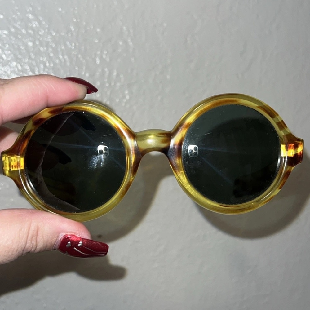 Vintage 1940s made in Italy tortoise shell round thick glasses Trendy Runway